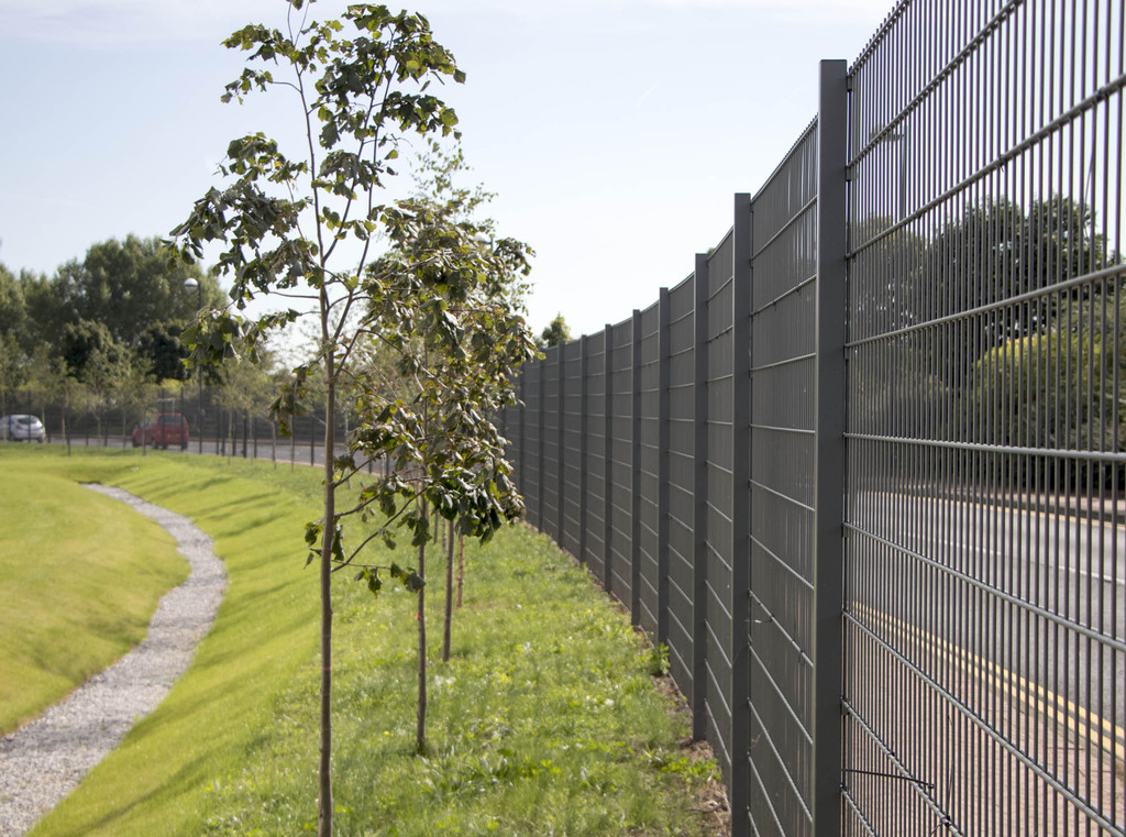 Fencing and gates HS2 College Doncaster CLD Fencing Systems ESI