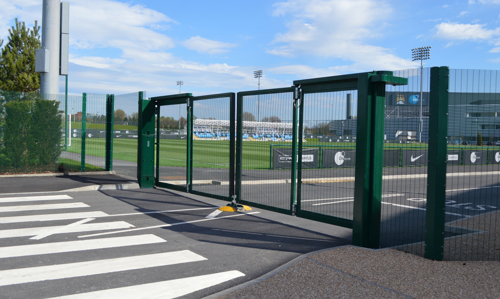 SpeedMaster™ Bi-folding Trackless Speed Gates | CLD Fencing Systems ...