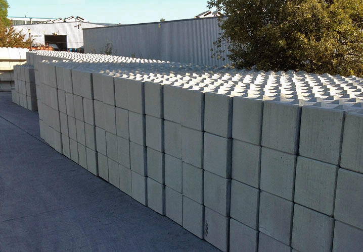 Interlocking concrete blocks for temporary flood defence | Elite ...