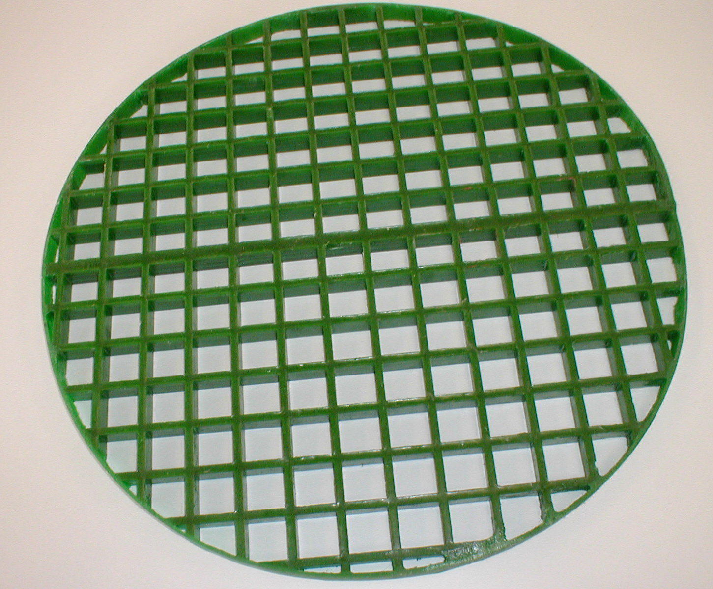 Quartzgrip™ standard fibreglass open mesh floor gratings Step on