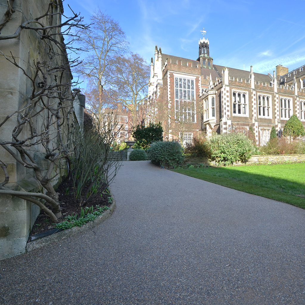 Permeable resin bound surfacing Middle Temple Gardens Clearstone