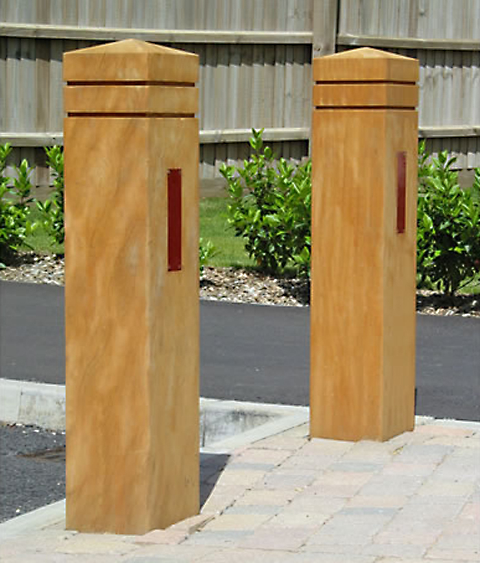 Epping 200/1500 square timber bollard with groove Furnitubes