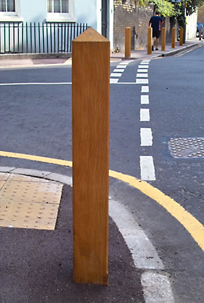 Epping 200/1500 square timber bollard with groove Furnitubes