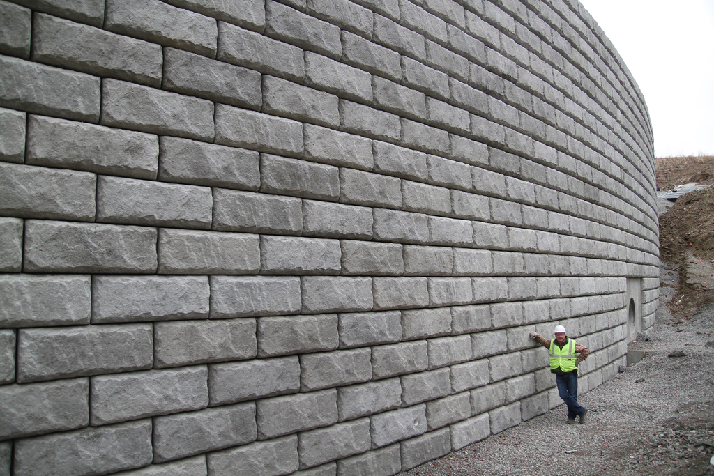 RediRock™ modular retaining wall system Marshalls CPM ESI External
