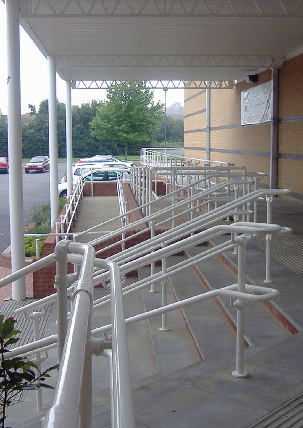 Kee® Klamp fittings for sloped guardrails Kee Systems ESI Building