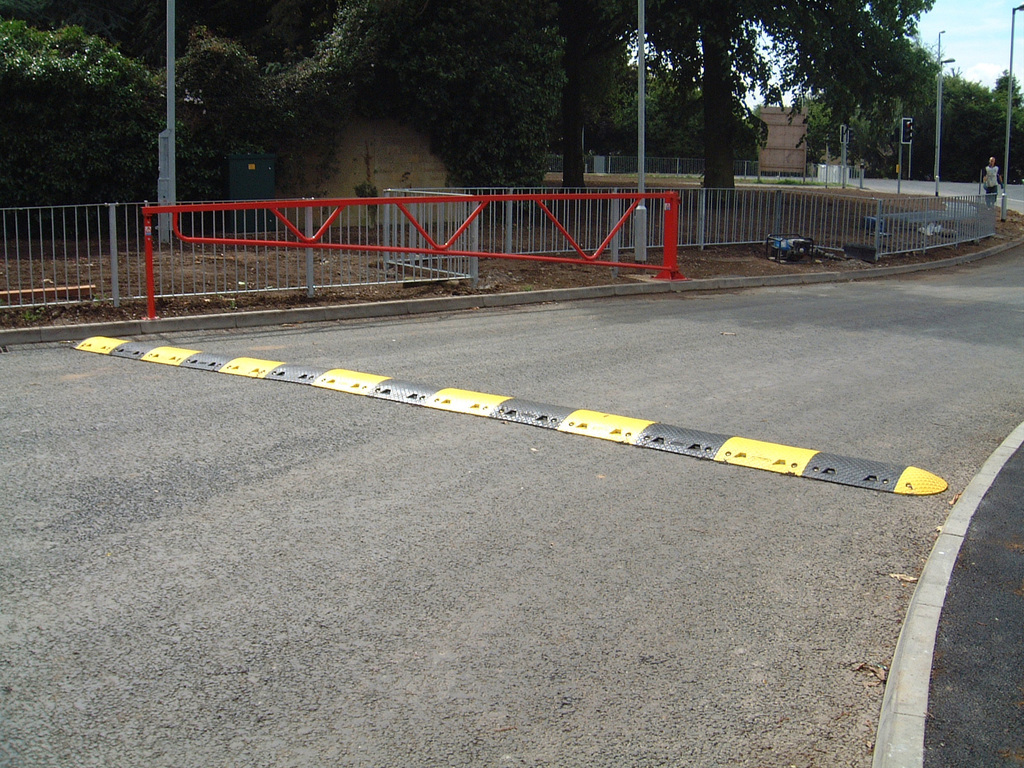 Speed Ramp 50 slows traffic to 10mph (50mm high) AUTOPA ESI