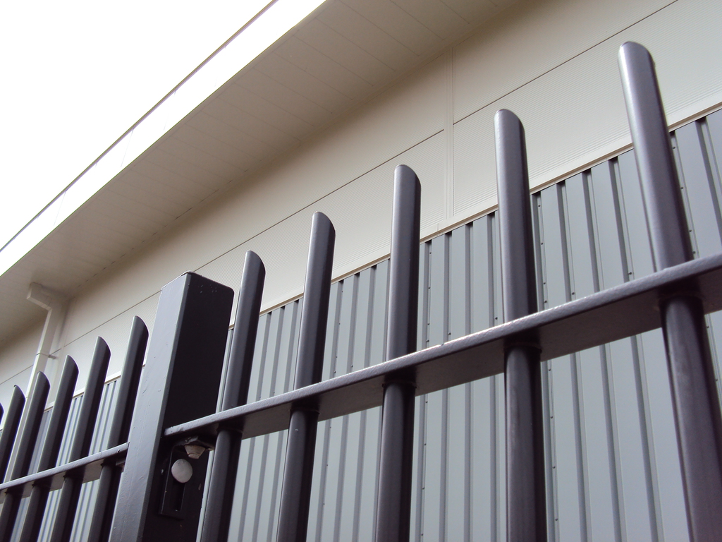 StyleGuard R - round tubular steel railings | Barkers Fencing | ESI ...