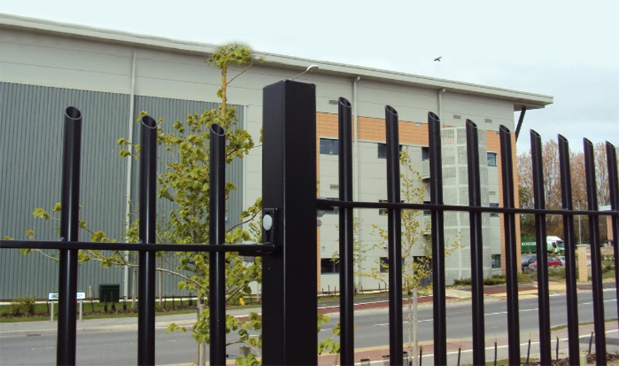 StyleGuard R - round tubular steel railings | Barkers Fencing | ESI ...