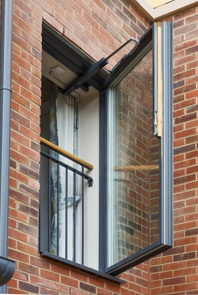 Automatic window openers for smoke ventilation system GEZE UK ESI