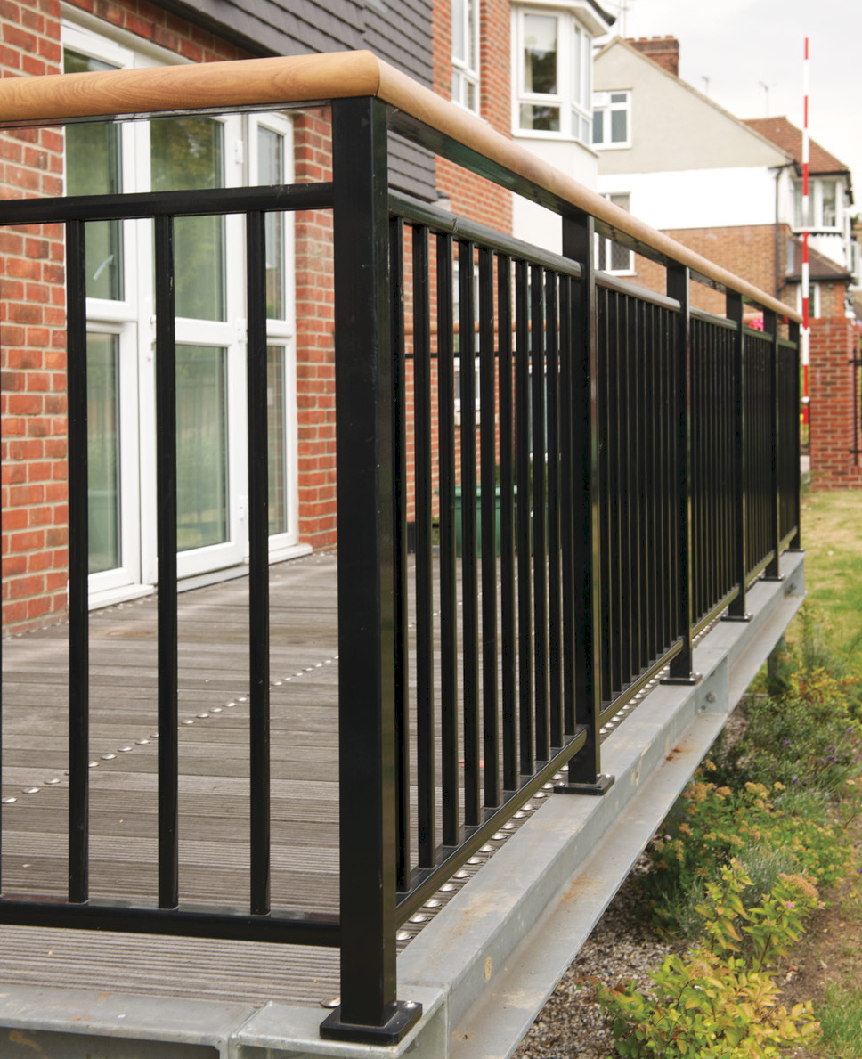 Aluma powder-coated/anodised aluminium balustrades | Sapphire