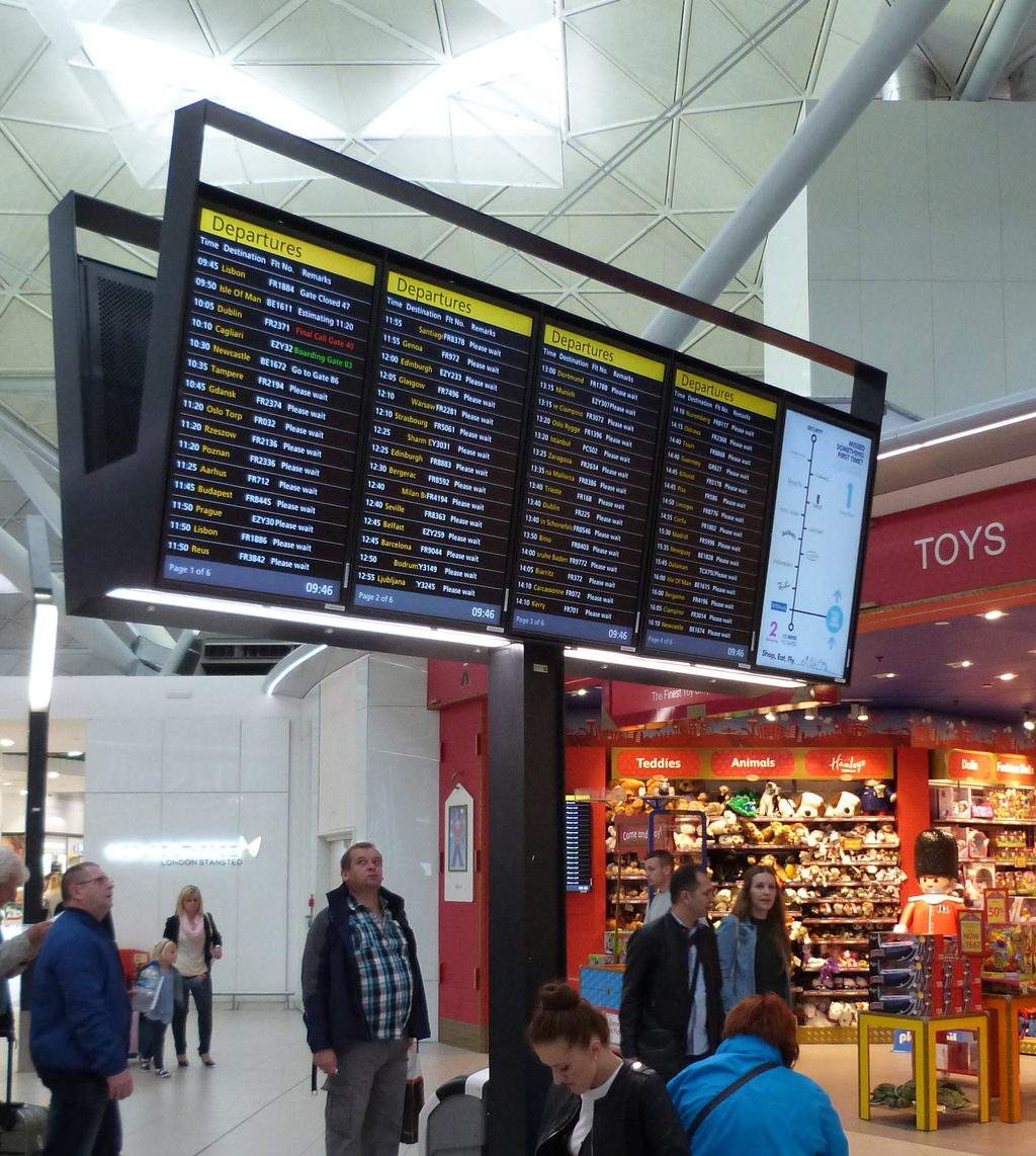 Airport flight information and departure screens (FIDS) | Trueform