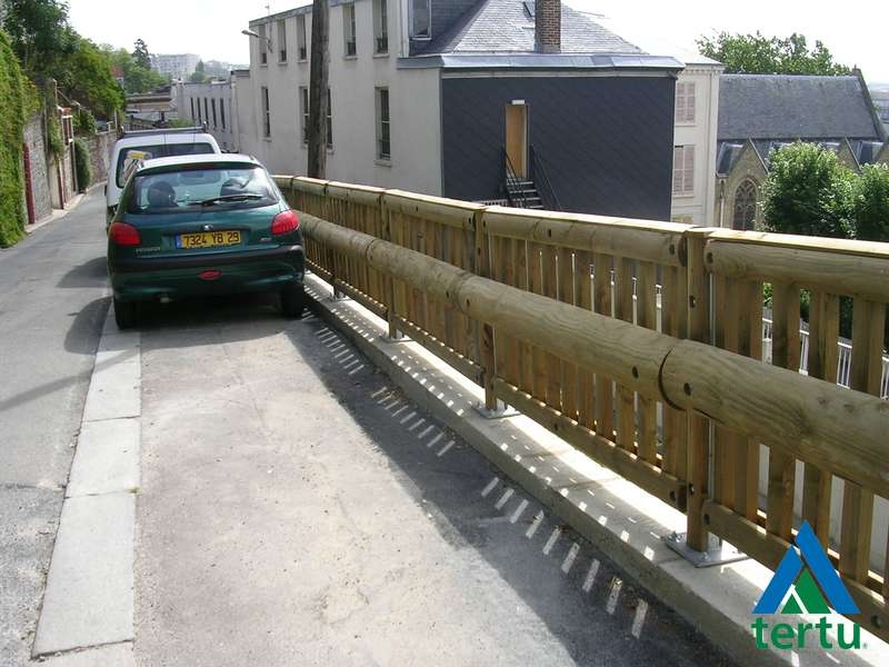 T40 BP timber bridge parapet system | Urban Fencing | ESI External Works