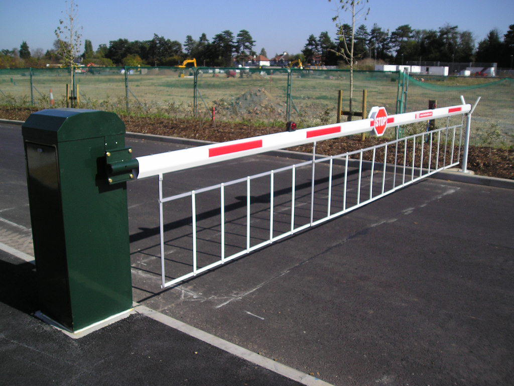 FB automatic drop arm barrier (up to 9m span) Frontier Pitts ESI