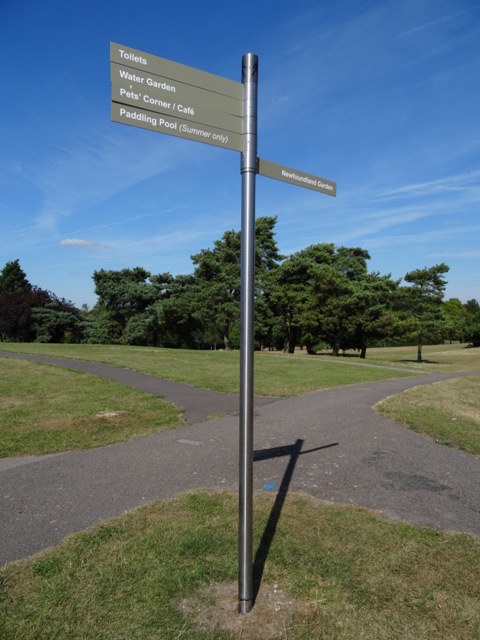 Retro wayfinding signage - 1950's Harlow Town Park | Fitzpatrick ...