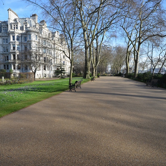 Resin bound paving for historic Middle Temple grounds