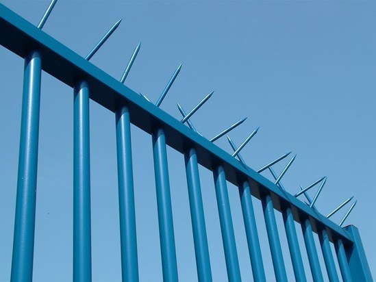 Viper-Spike topping for high-security fencing