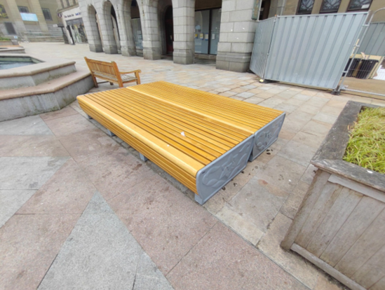 Cast iron and timber seats for Dundee City Council