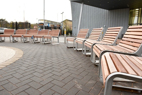 Portiqoa seating on college campus