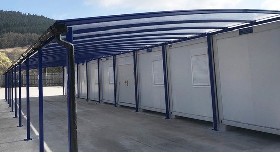 Large canopy with a guttering system