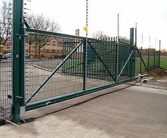 Automated / manual sliding cantilevered security gates | Zaun | ESI ...