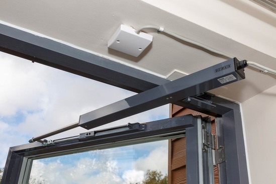 Automatic window openers for smoke ventilation system | GEZE UK | ESI ...