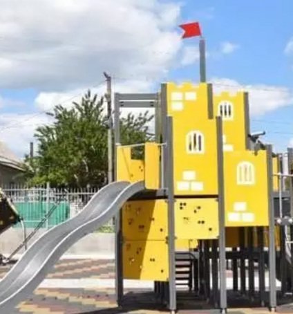 Finno Castle - play tower with slide, 25 users
