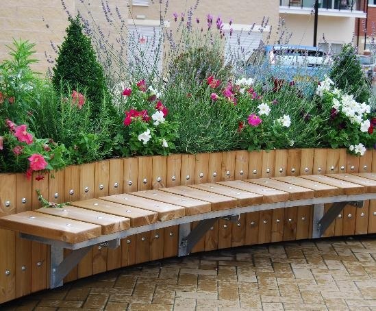 Curved Swithland planter with curved Spalding bench