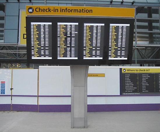 Airport flight information and departure screens (FIDS) | Trueform