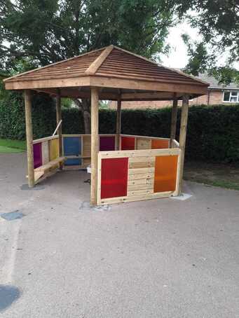 Vibrant outdoor classroom for primary school