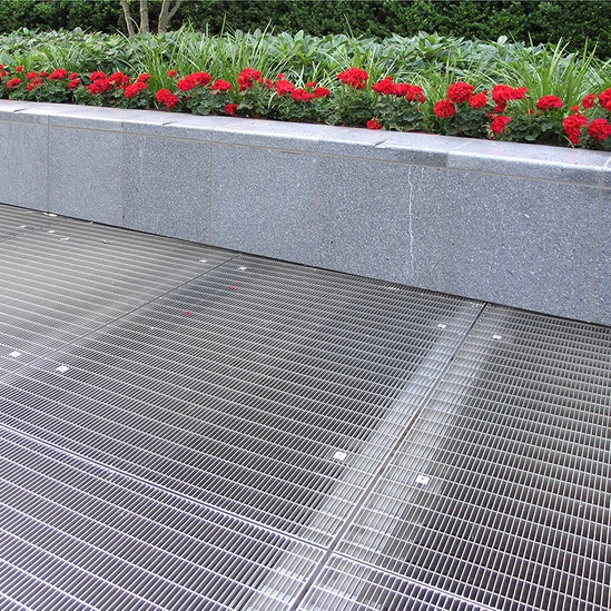 Stainless steel floor grating, Chelsea Bridge apartments Lang+Fulton