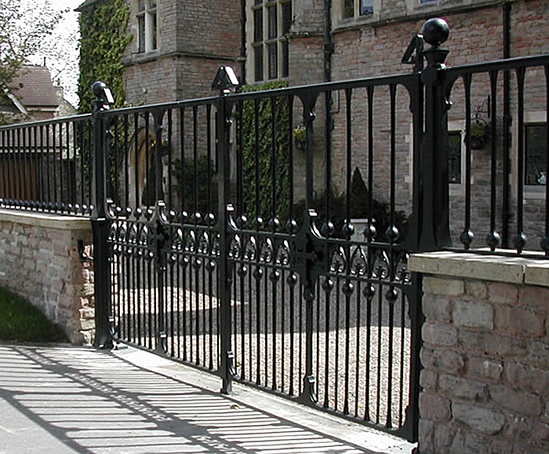 Traditional wrought iron driveway gates | TOPP & CO | ESI ...