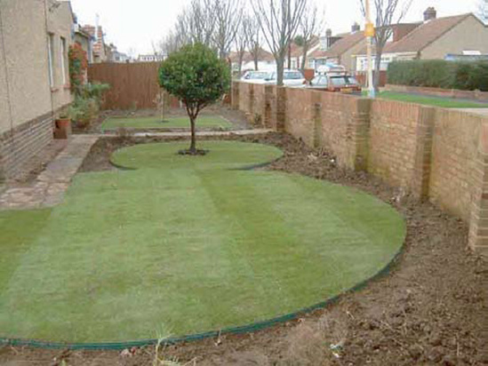 Rite-Edge Standard aluminium edging for lawns | Rainbow Professional ...