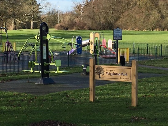 Hand Crafted Oak Signage Tamworth Parks And Castle Fitzpatrick Woolmer Design Publishing Esi External Works