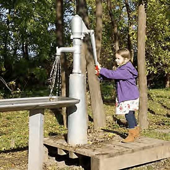Richter Spielgeräte Playground Pump for water play Timberplay ESI