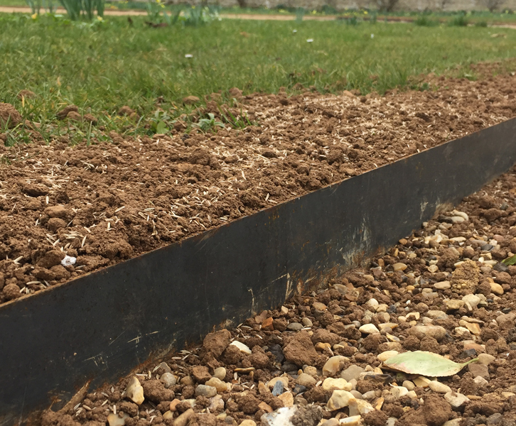 Metal edging for lawns, flower beds, paths and driveways Paddock