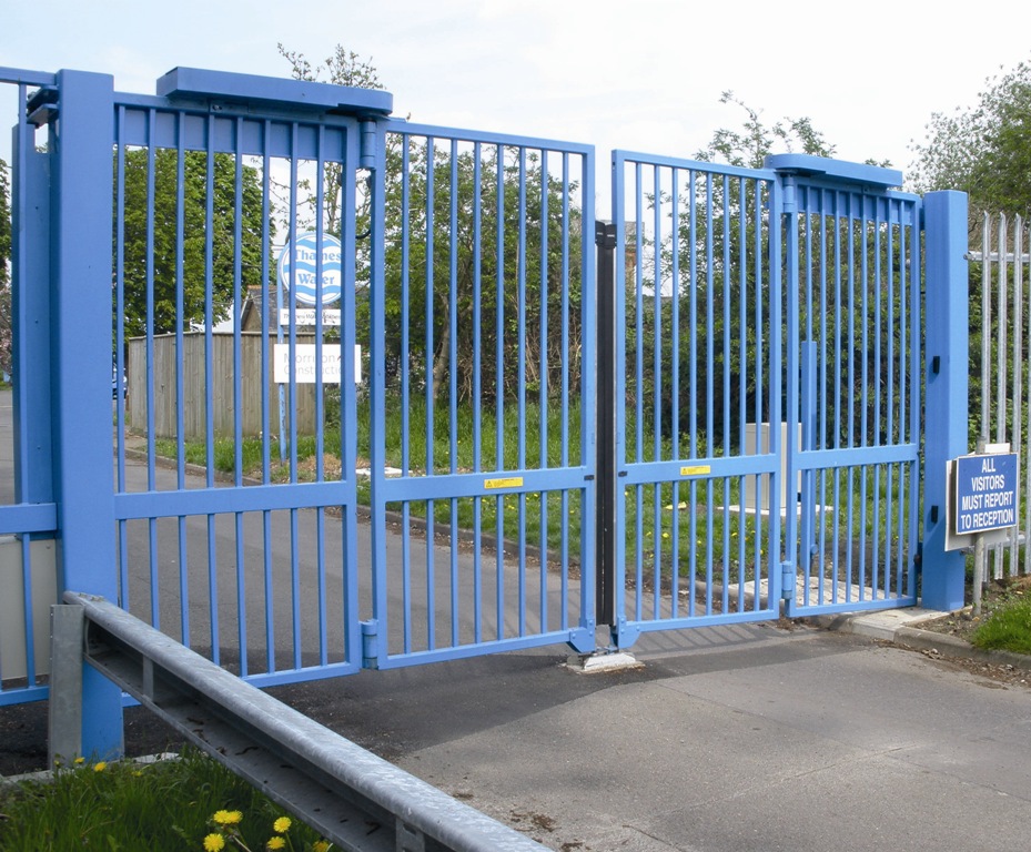SpeedMaster™ bifolding trackless speed gates CLD Fencing Systems