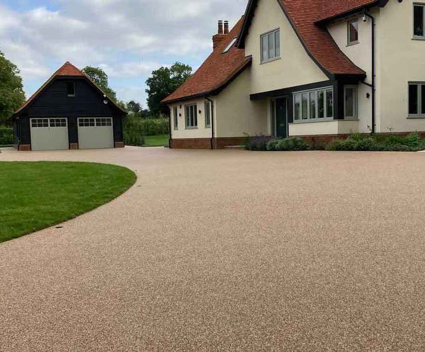 Porous resin bound surfacing for sloping driveway | Addagrip Terraco ...