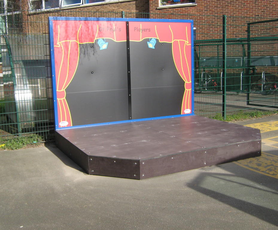 Steel frame stages with backdrop AMV Playground Solutions ESI