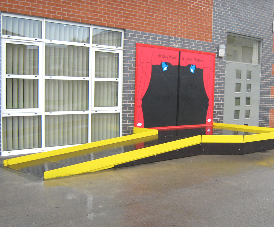 Steel frame stages with backdrop AMV Playground Solutions ESI