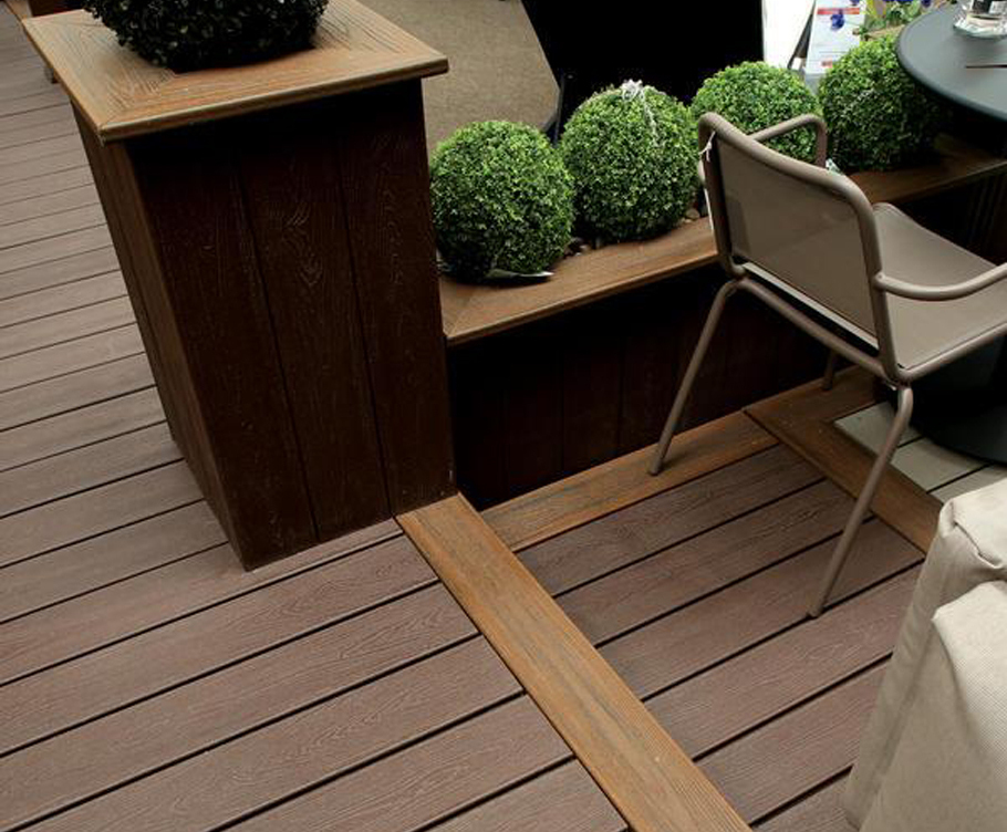 Trex® Transcend composite decking, distinctive woodgrain Howarth