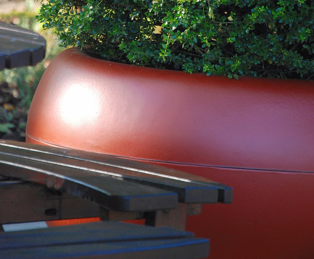 Custom-coloured planters, Paddington Recreation Ground | IOTA | ESI