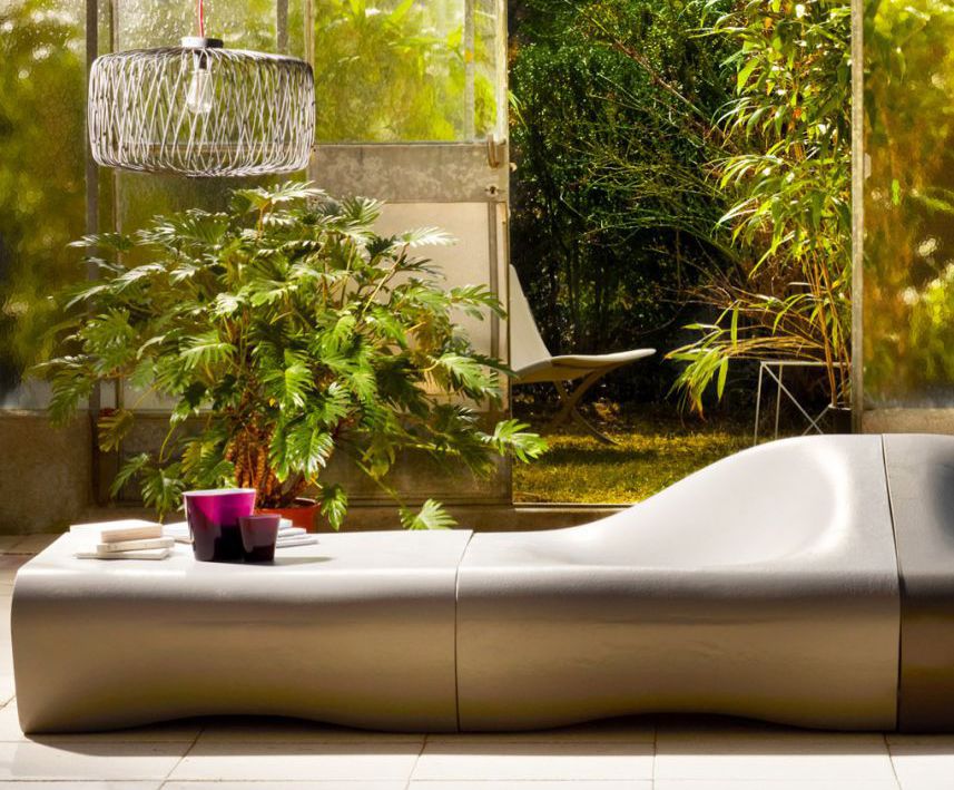 DUNE chair and table in fibre reinforced cement (FRC) IOTA ESI