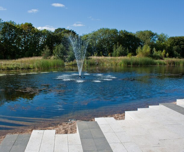 Fountain and lake water feature, Nottingham University Fountains