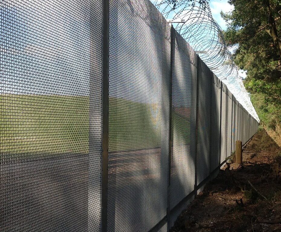 ArmaWeave® - CPNI woven mesh high-security fencing | Zaun | ESI ...