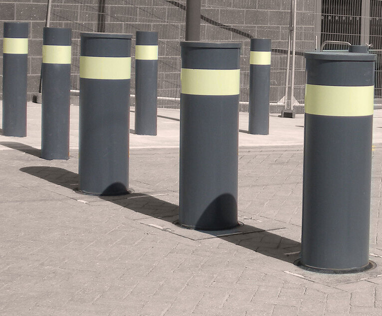 SB970CR Scimitar automatic security bollard - PAS 68 | Avon Barrier ...