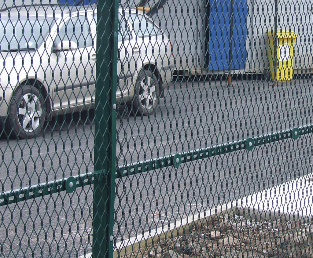 expanded metal mesh fence