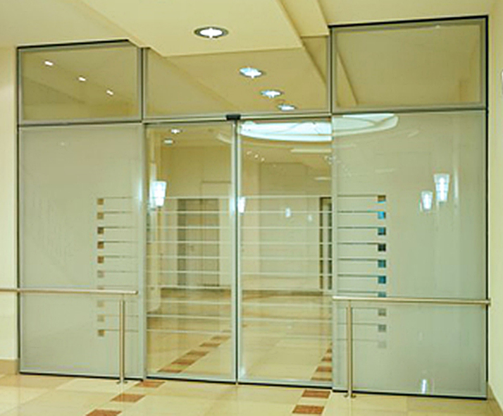 IGG integrated allglass door and wall system GEZE UK ESI Building