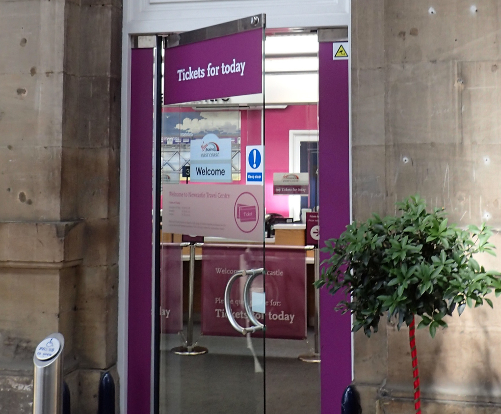 Automatic sliding door system, Newcastle Central station TORMAX