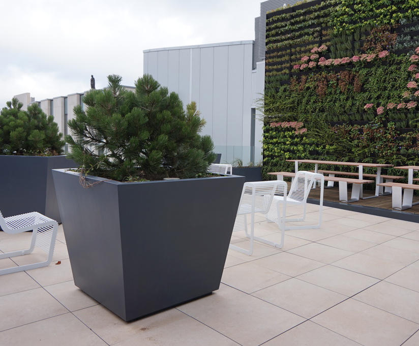 Bespoke lightweight planters for corporate roof garden Livingreen