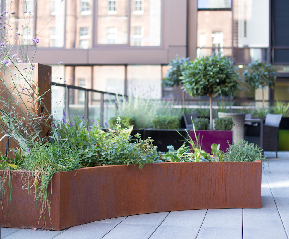 Outdoor planters in a range of effects - luxury balcony | Livingreen ...